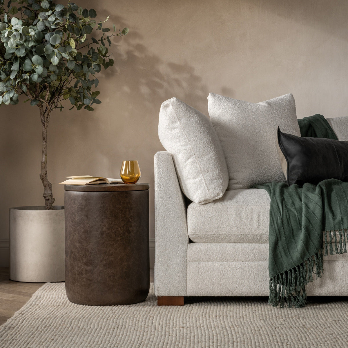 Andra Accent Table