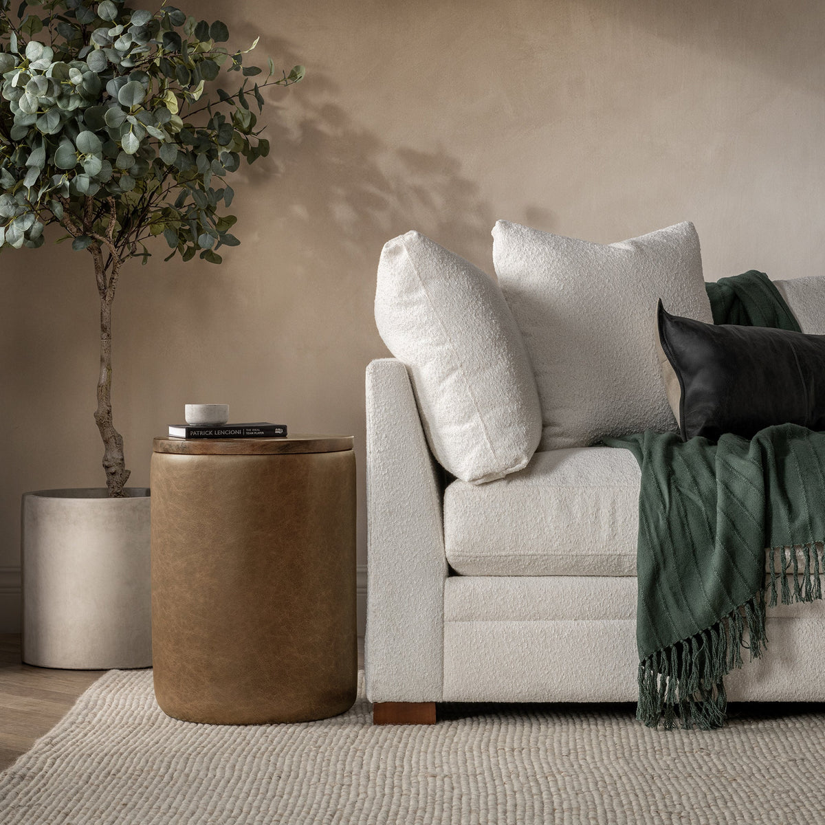 Andra Accent Table
