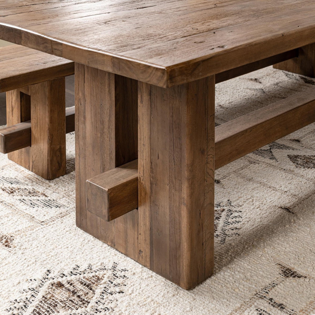 Mantova Dining Table