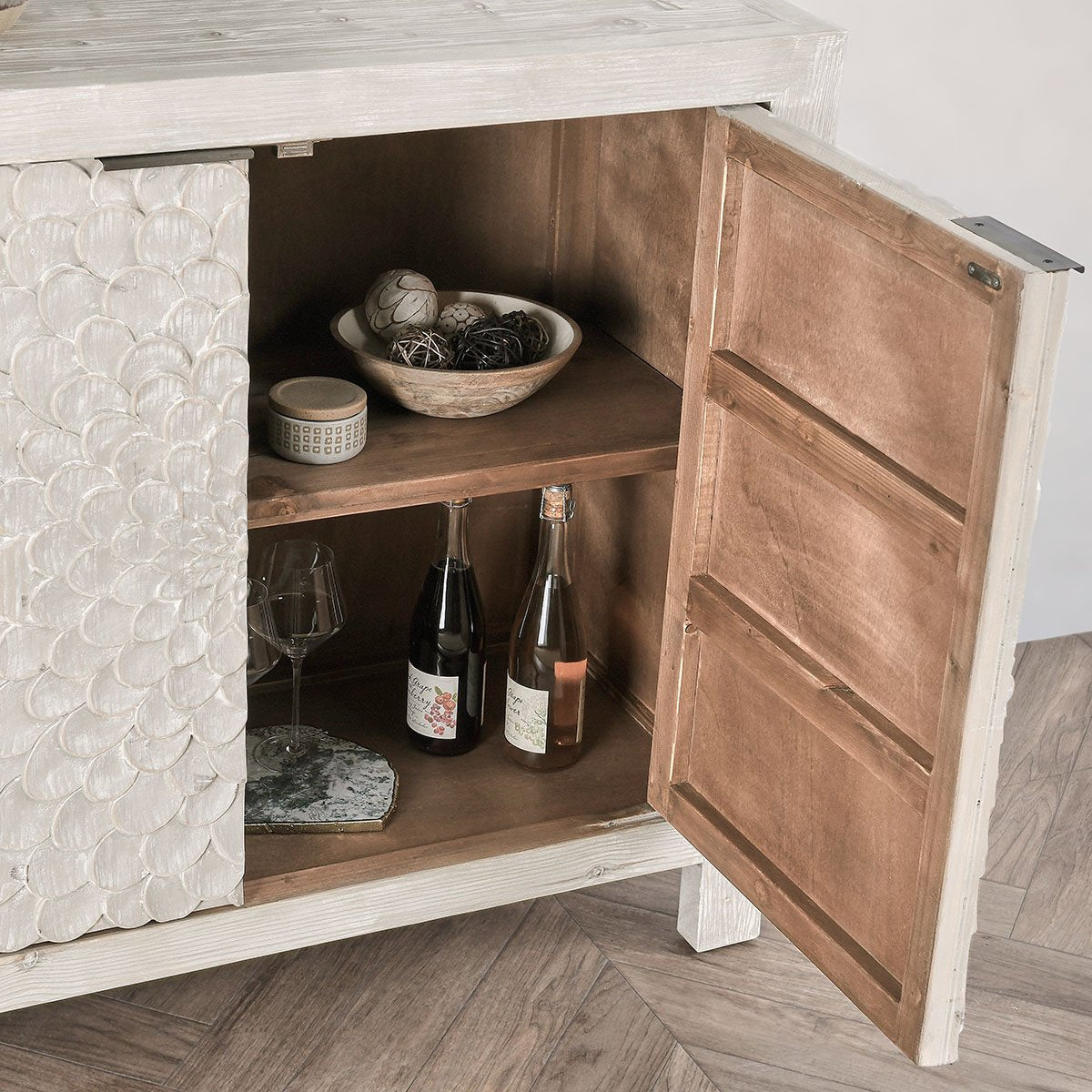 Astrid Cabinet