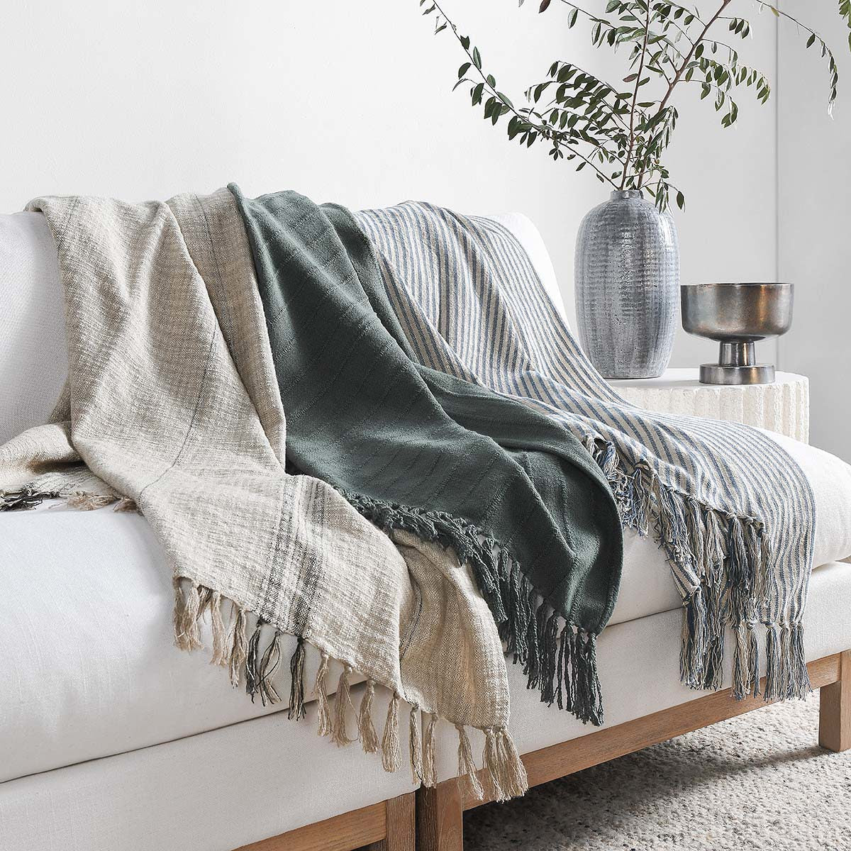 TC Ria Throw