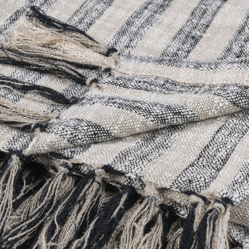 TC Linna Throw