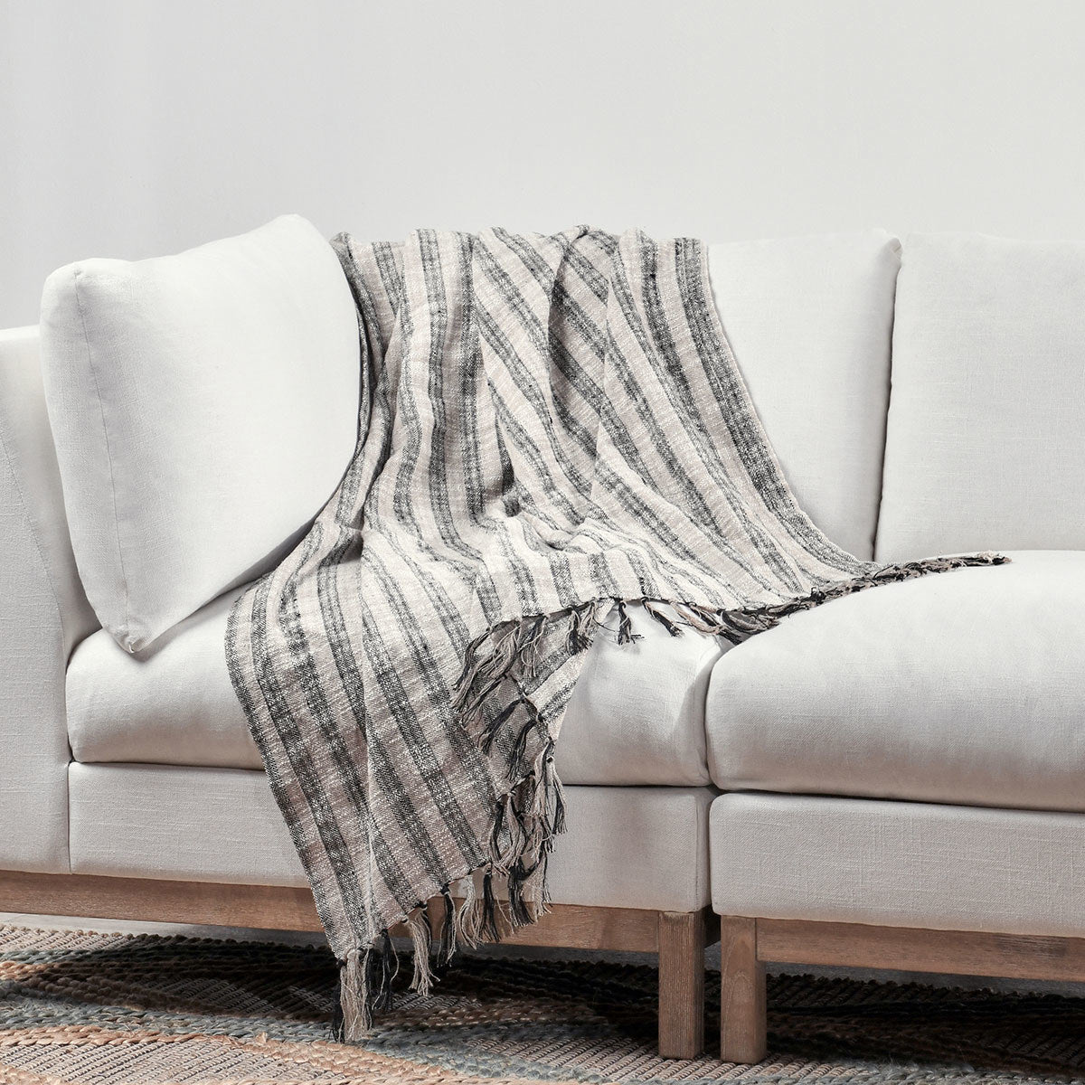 TC Linna Throw