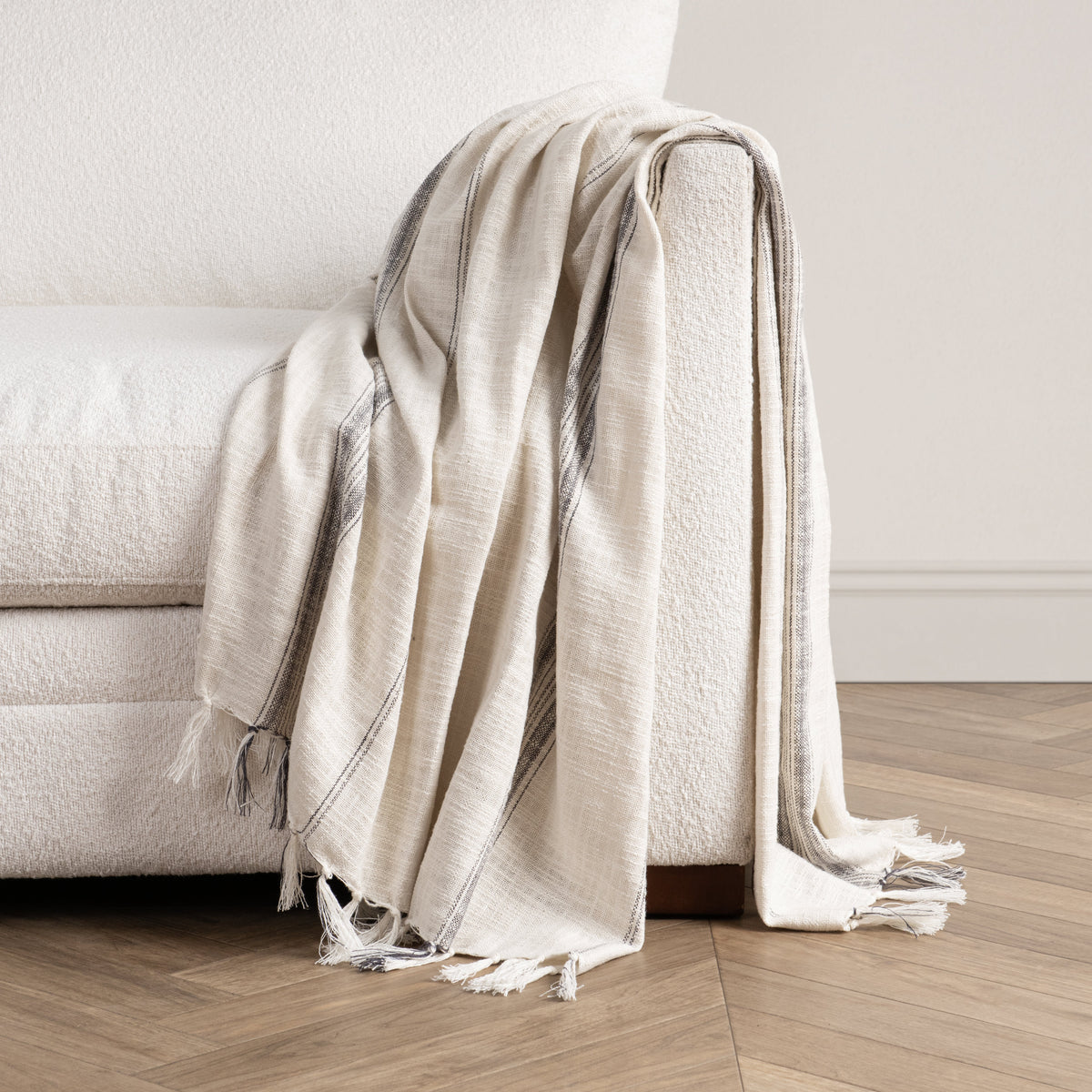 TC Ria Throw