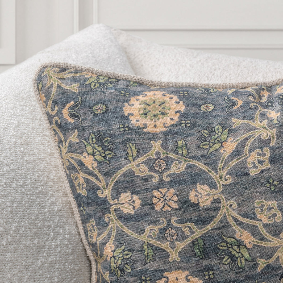 SR Ira Pillow