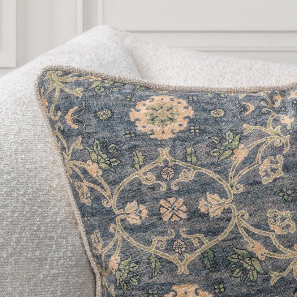 SR Ira Pillow